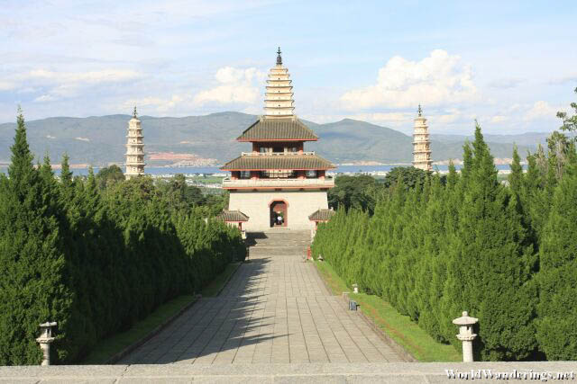 Looking Back Towards the Three Pagodas 三塔