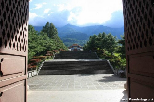 Through the Gates Towards Chongsheng Temple 崇圣寺