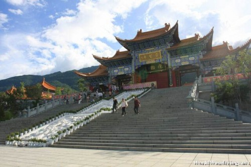 Going up the Chongsheng Temple 崇圣寺