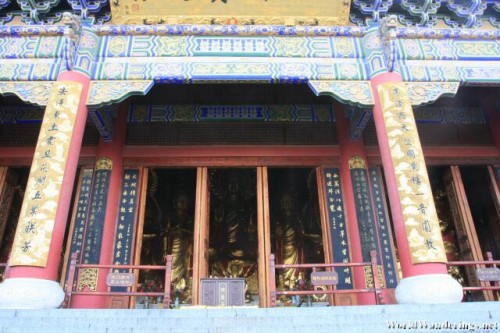 Inside the Daxiongbao Hall 大雄宝殿 at Chongsheng Temple 崇圣寺