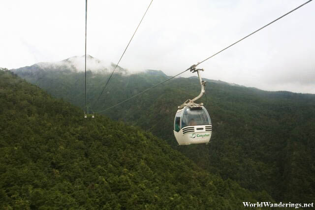 Climbing Up Cangshan 苍山 by Cable Car