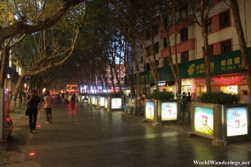 Night Time at Zhengyi Road 正义路 in Kunming 昆明