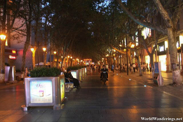 Brightly Lit Zhengyi Road 正义路 in Kunming 昆明