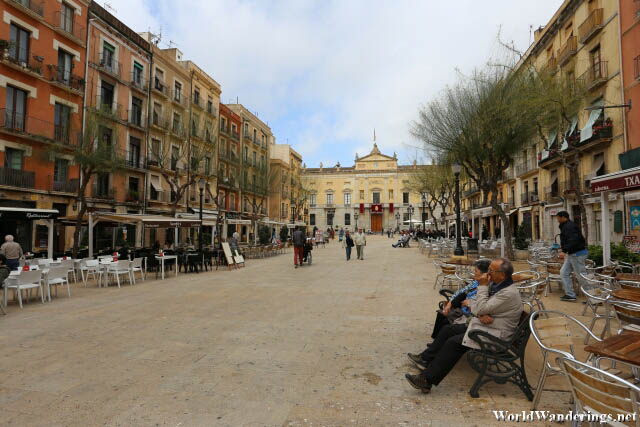 Nice Place to Hang Out at Plaça de la Font in Tarragona