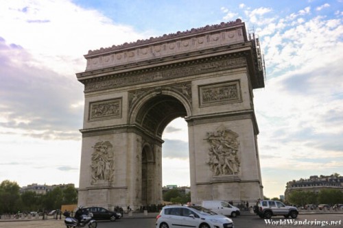 Admiring the Arc de Triomphe at the Place Charles de Gaulle
