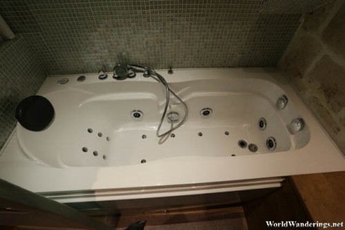 Awesome Jacuzzi at the Parisian Apartment