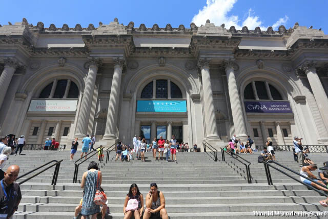 Entrance of the Metropolitan Museum of Art in New York