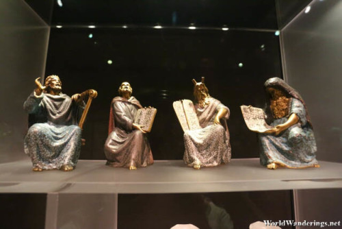 Rare Christian Figures in the Chinese Gallery of the Metropolitan Museum of Art in New York