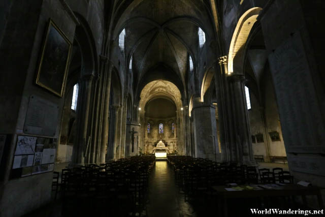 Inside the Church of the Holy Cross in Bordeaux