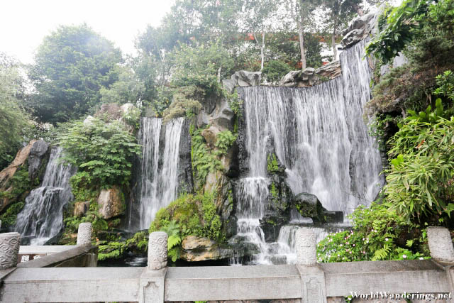 Waterfall at Lungshan Temple 龍山寺