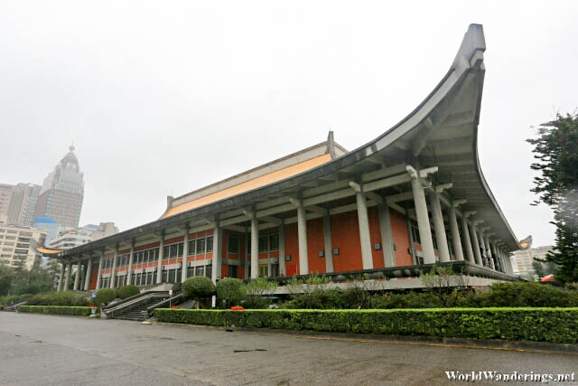 Outside the Sun Yat-sen Memorial Hall 國立國父紀念館