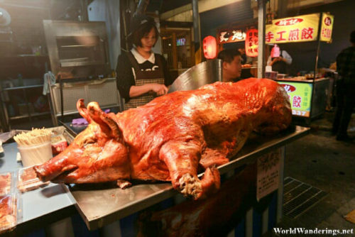 Spit Roast Pig at Shilin Night Market 士林夜市