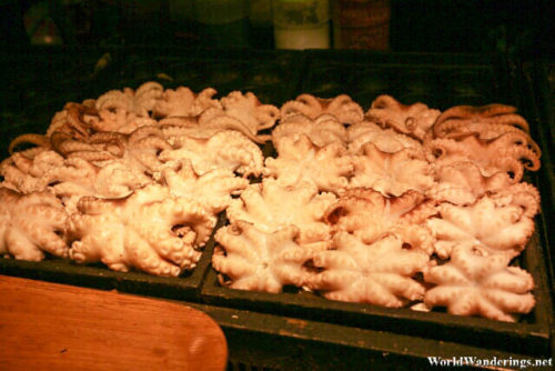 Making Takoyaki at Shilin Night Market 士林夜市