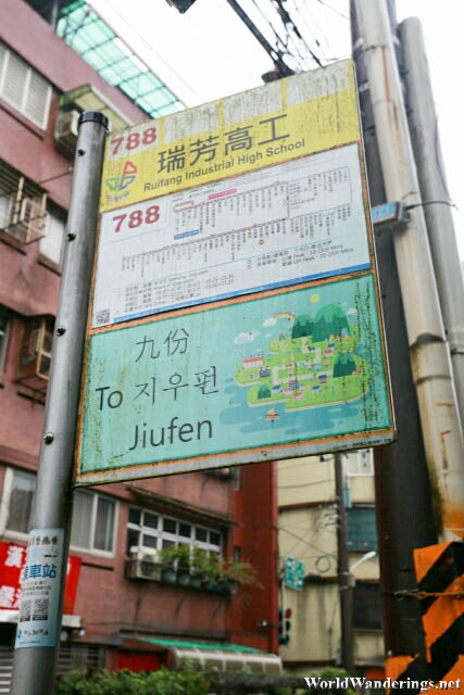 Bus Stop at Ruifang 瑞芳