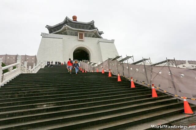 Climbing the Stairs to Chiang Kai Shek Memorial Hall 国立中正纪念堂