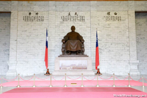 Statue of Chiang Kai Shek at the Chiang Kai Shek Memorial Hall 国立中正纪念堂