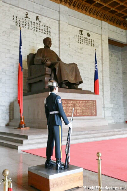 Honor Guards at the Chiang Kai Shek Memorial Hall 国立中正纪念堂